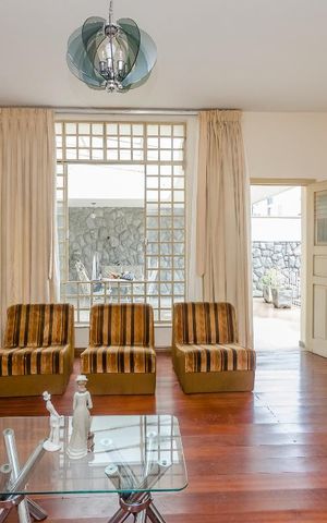 Casa à venda com 229m², 3 quartos e 4 vagasSala 1