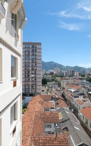 Apartamento à venda com 77m², 2 quartos e 1 vagaÁrea de Serviço Vista