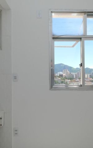 Apartamento à venda com 77m², 2 quartos e 1 vagaÁrea de Serviço