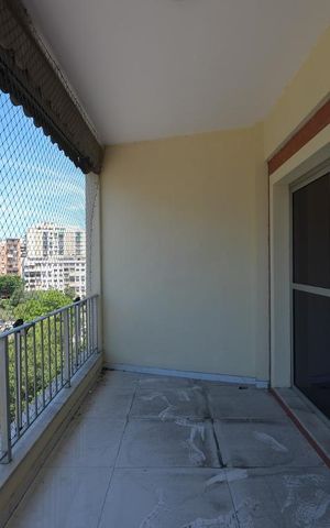 Apartamento à venda com 77m², 2 quartos e 1 vagaVaranda