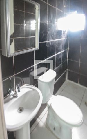 Casa para alugar com 35m², 1 quarto e sem vaga Casa para alugar com 35m², 1 quarto e sem vagaBanheiro