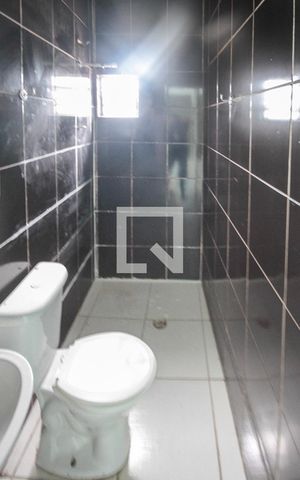 Casa para alugar com 35m², 1 quarto e sem vaga Casa para alugar com 35m², 1 quarto e sem vagaBanheiro