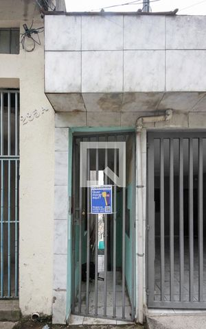 Casa para alugar com 35m², 1 quarto e sem vaga Casa para alugar com 35m², 1 quarto e sem vagaFachada