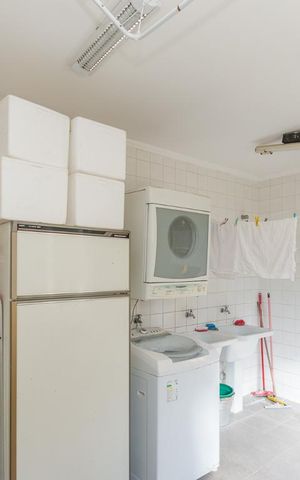 Casa para alugar com 320m², 4 quartos e 4 vagas Casa para alugar com 320m², 4 quartos e 4 vagasÁrea de Serviço