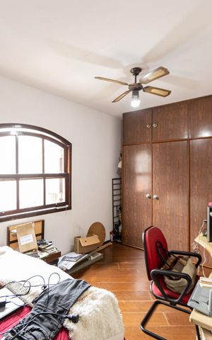 Casa para alugar com 300m², 3 quartos e 6 vagas Casa para alugar com 300m², 3 quartos e 6 vagasQuarto 1