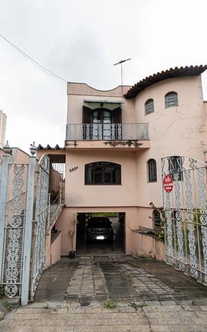 Casa para alugar com 300m², 3 quartos e 6 vagas Casa para alugar com 300m², 3 quartos e 6 vagasFachada