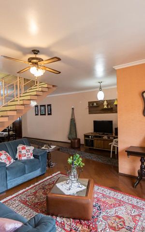Casa para alugar com 300m², 3 quartos e 6 vagas Casa para alugar com 300m², 3 quartos e 6 vagasSala