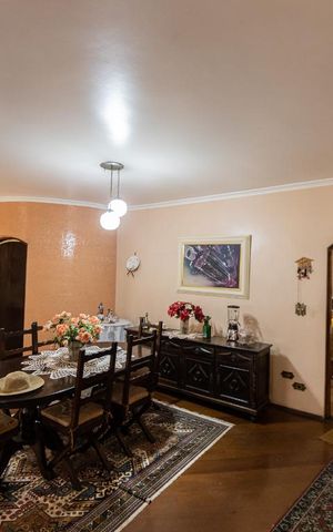 Casa para alugar com 300m², 3 quartos e 6 vagas Casa para alugar com 300m², 3 quartos e 6 vagasSala de Jantar