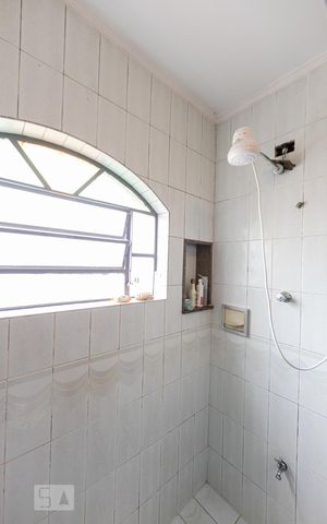Casa para alugar com 300m², 3 quartos e 6 vagas Casa para alugar com 300m², 3 quartos e 6 vagasBanheiro Social