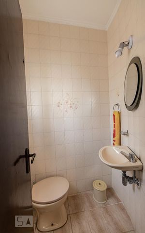Casa para alugar com 300m², 3 quartos e 6 vagas Casa para alugar com 300m², 3 quartos e 6 vagasLavabo