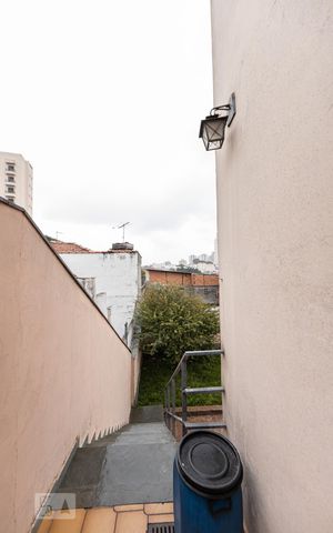 Casa para alugar com 300m², 3 quartos e 6 vagas Casa para alugar com 300m², 3 quartos e 6 vagasÁrea Externa