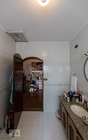Casa para alugar com 300m², 3 quartos e 6 vagas Casa para alugar com 300m², 3 quartos e 6 vagasBanheiro Social