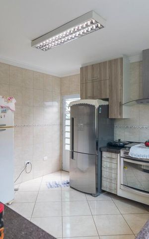 Casa à venda com 273m², 5 quartos e 4 vagas Casa à venda com 273m², 5 quartos e 4 vagasCozinha
