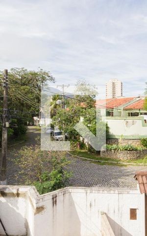 Casa de condomínio à venda com 503m², 4 quartos e 5 vagas Casa de condomínio à venda com 503m², 4 quartos e 5 vagasVista da Varanda do Quarto