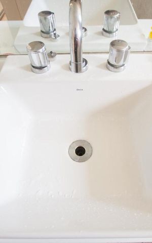 Apartamento à venda com 65m², 2 quartos e 1 vagaDetalhe Banheiro Suíte 