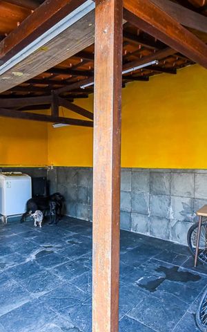 Casa à venda com 280m², 6 quartos e 1 vaga Casa à venda com 280m², 6 quartos e 1 vagaQuintal