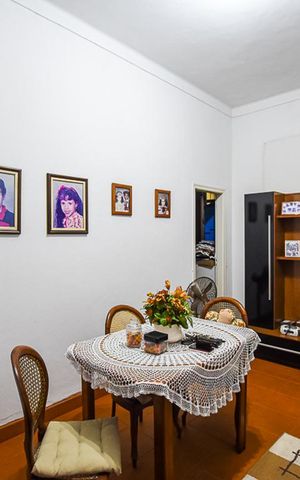 Casa à venda com 280m², 6 quartos e 1 vaga Casa à venda com 280m², 6 quartos e 1 vagaSala