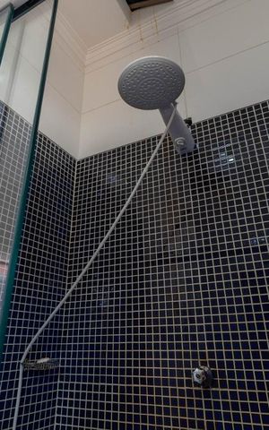 Casa à venda com 280m², 3 quartos e 2 vagas Casa à venda com 280m², 3 quartos e 2 vagasBanheiro de Serviço - Chuveiro Elétrico