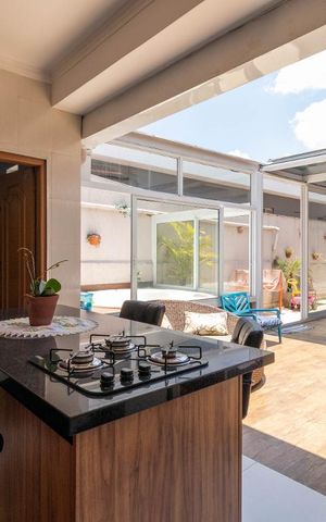 Casa à venda com 280m², 3 quartos e 2 vagas Casa à venda com 280m², 3 quartos e 2 vagasChurrasqueira