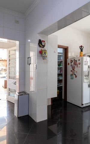 Casa à venda com 280m², 3 quartos e 2 vagas Casa à venda com 280m², 3 quartos e 2 vagasCozinha
