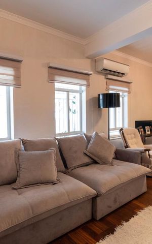 Casa à venda com 280m², 3 quartos e 2 vagas Casa à venda com 280m², 3 quartos e 2 vagasSala de Estar
