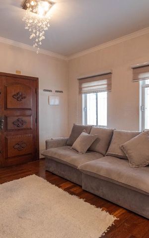 Casa à venda com 280m², 3 quartos e 2 vagas Casa à venda com 280m², 3 quartos e 2 vagasSala de Estar