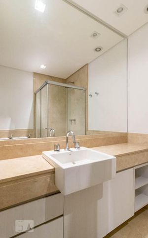Apartamento para alugar com 60m², 1 quarto e 2 vagasBanheiro da Suite