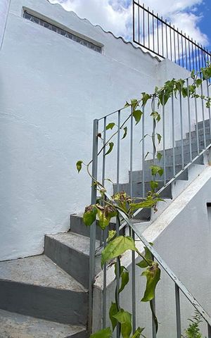 Casa à venda com 120m², 3 quartos e 1 vaga Casa à venda com 120m², 3 quartos e 1 vagaEscada