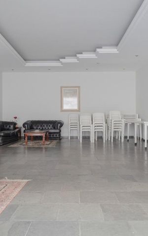 Apartamento à venda com 200m², 4 quartos e 2 vagas Apartamento à venda com 200m², 4 quartos e 2 vagasSalão de festas