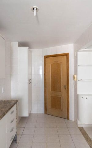 Apartamento à venda com 133m², 4 quartos e 3 vagasCozinha e Área de Serviço