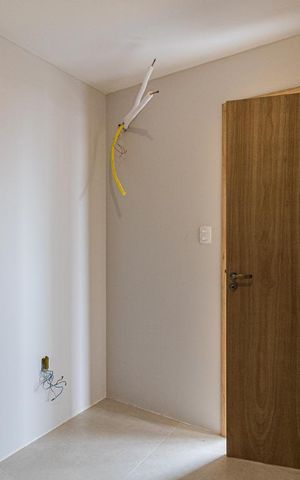 Casa à venda com 240m², 7 quartos e 8 vagas Casa à venda com 240m², 7 quartos e 8 vagasQuarto 6