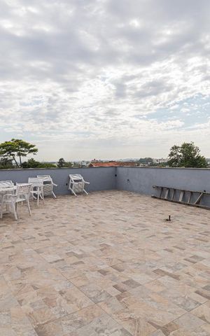 Casa à venda com 240m², 7 quartos e 8 vagas Casa à venda com 240m², 7 quartos e 8 vagasTerraço