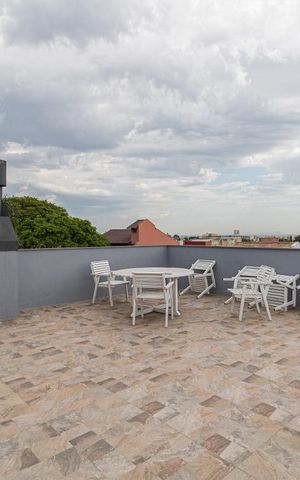 Casa à venda com 240m², 7 quartos e 8 vagas Casa à venda com 240m², 7 quartos e 8 vagasTerraço