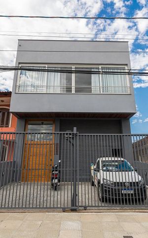 Casa à venda com 240m², 7 quartos e 8 vagas Casa à venda com 240m², 7 quartos e 8 vagasFachada