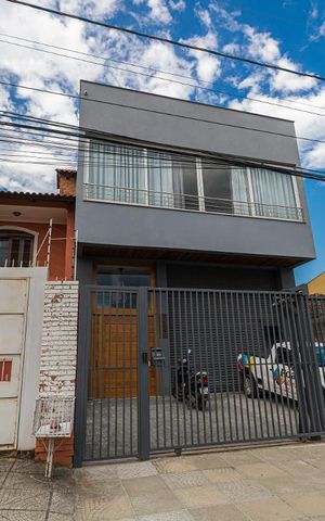 Casa à venda com 240m², 7 quartos e 8 vagas Casa à venda com 240m², 7 quartos e 8 vagasFachada
