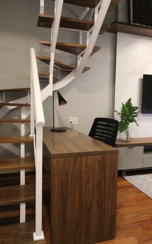 Studio para alugar com 60m², 1 quarto e 1 vagaSala e escada