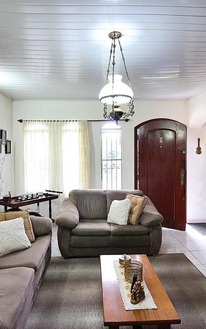 Casa à venda com 170m², 4 quartos e 2 vagasSala 