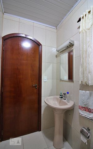 Casa à venda com 170m², 4 quartos e 2 vagasBanheiro 2