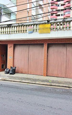 Casa à venda com 170m², 4 quartos e 2 vagasFachada