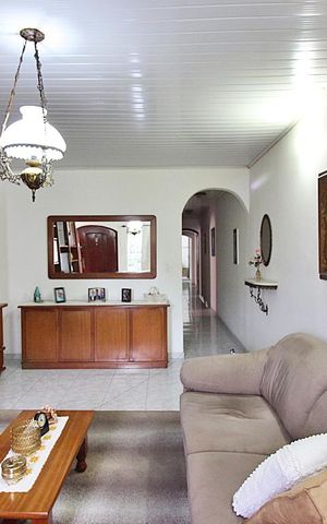 Casa à venda com 170m², 4 quartos e 2 vagasSala 