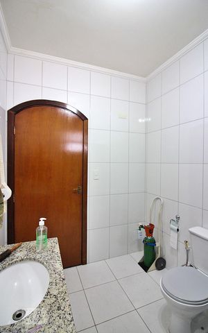 Casa à venda com 170m², 4 quartos e 2 vagasBanheiro 1 