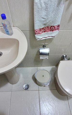 Casa à venda com 170m², 4 quartos e 2 vagasBanheiro 2
