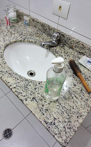 Casa à venda com 170m², 4 quartos e 2 vagasBanheiro 1 