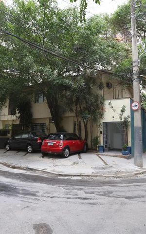 Casa para alugar com 170m², 4 quartos e 4 vagasFachada