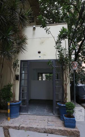 Casa para alugar com 170m², 4 quartos e 4 vagasFachada