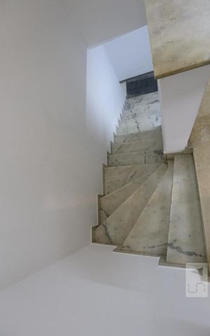 Casa para alugar com 170m², 4 quartos e 4 vagasEscada