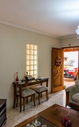 Casa à venda com 310m², 4 quartos e 10 vagas Casa à venda com 310m², 4 quartos e 10 vagasSala