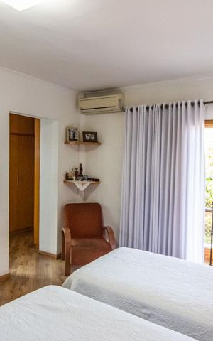 Casa à venda com 310m², 4 quartos e 10 vagas Casa à venda com 310m², 4 quartos e 10 vagasSuíte