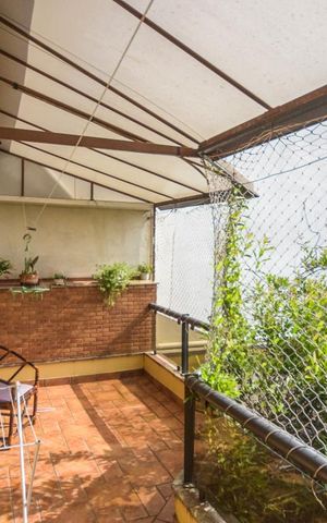 Casa à venda com 310m², 4 quartos e 10 vagas Casa à venda com 310m², 4 quartos e 10 vagasVaranda