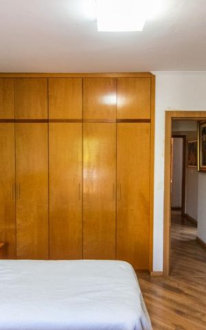 Casa à venda com 310m², 4 quartos e 10 vagas Casa à venda com 310m², 4 quartos e 10 vagasSuíte